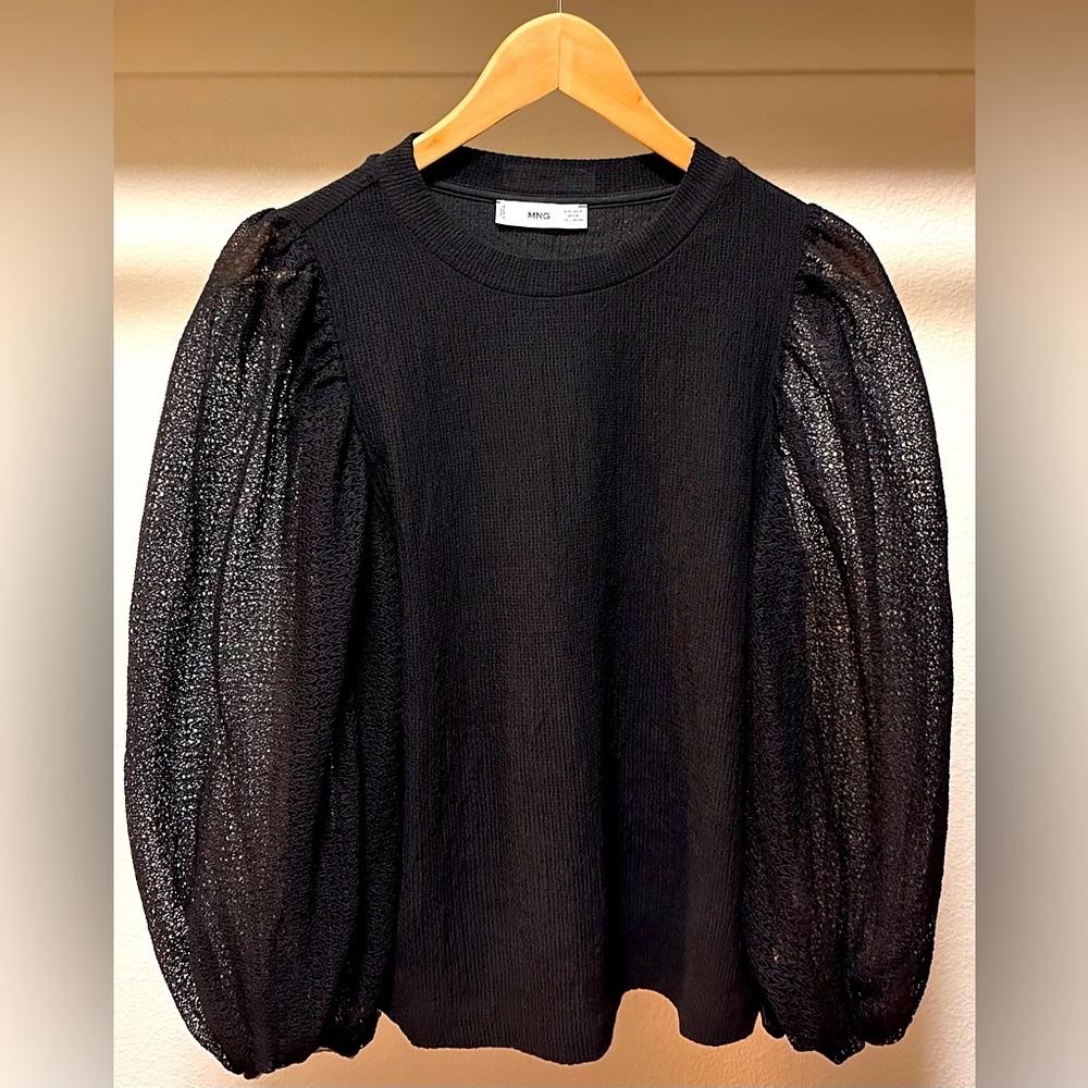 Brand new mango’s women’s blouse.